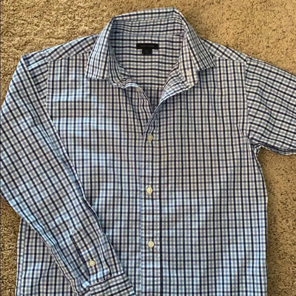 Long sleeve dark blue/light blue plaid button down